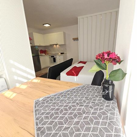 Tiny Rose Studio Тирана Экстерьер фото