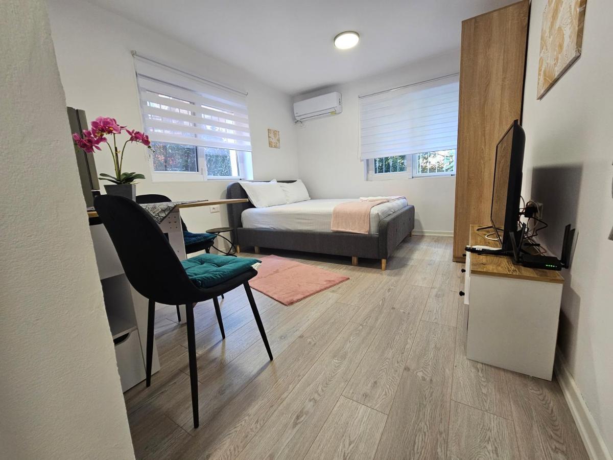 Tiny Rose Studio Тирана Экстерьер фото