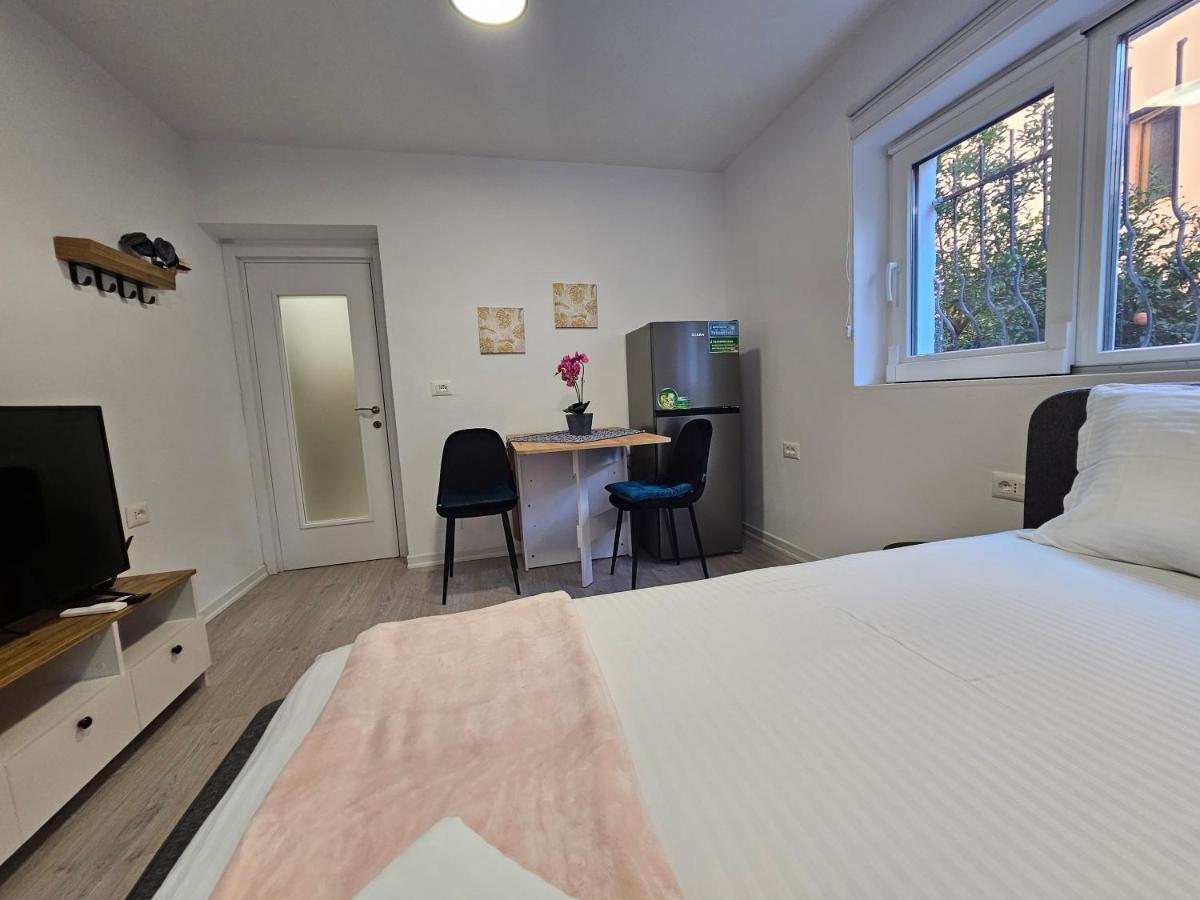Tiny Rose Studio Тирана Экстерьер фото