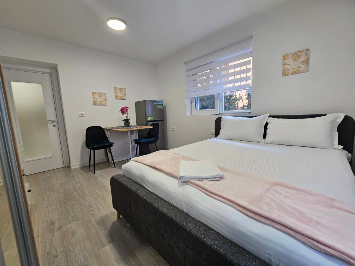 Tiny Rose Studio Тирана Экстерьер фото