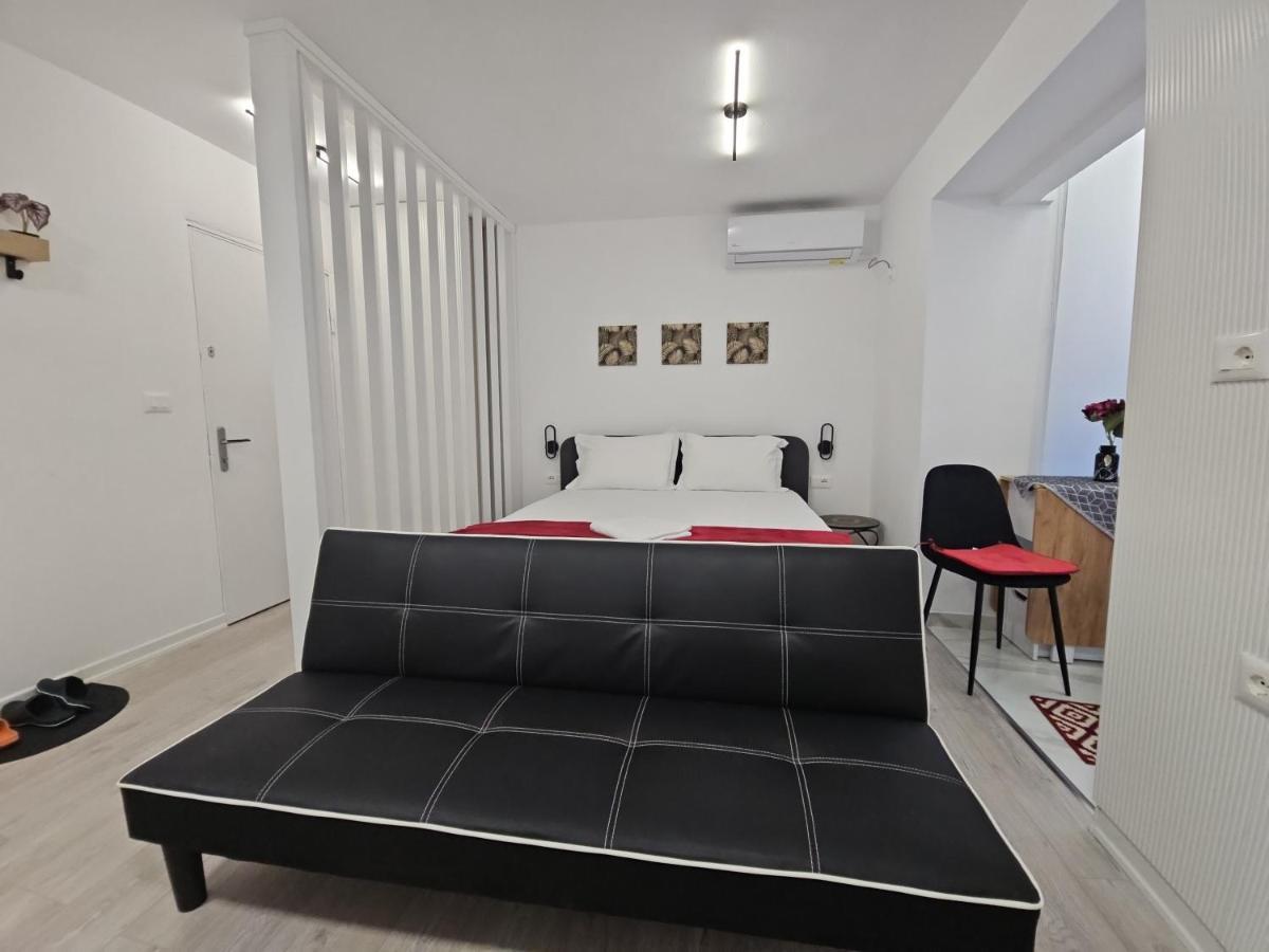 Tiny Rose Studio Тирана Экстерьер фото