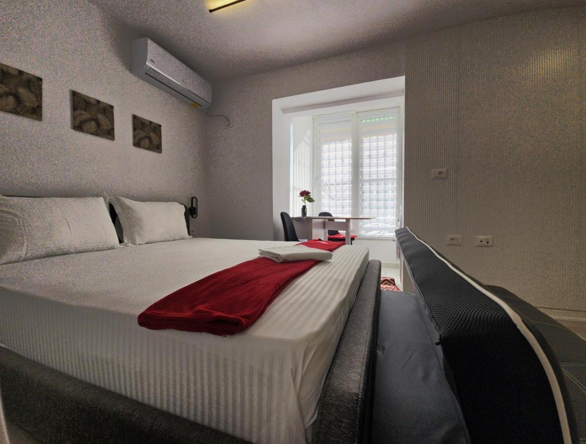 Tiny Rose Studio Тирана Экстерьер фото