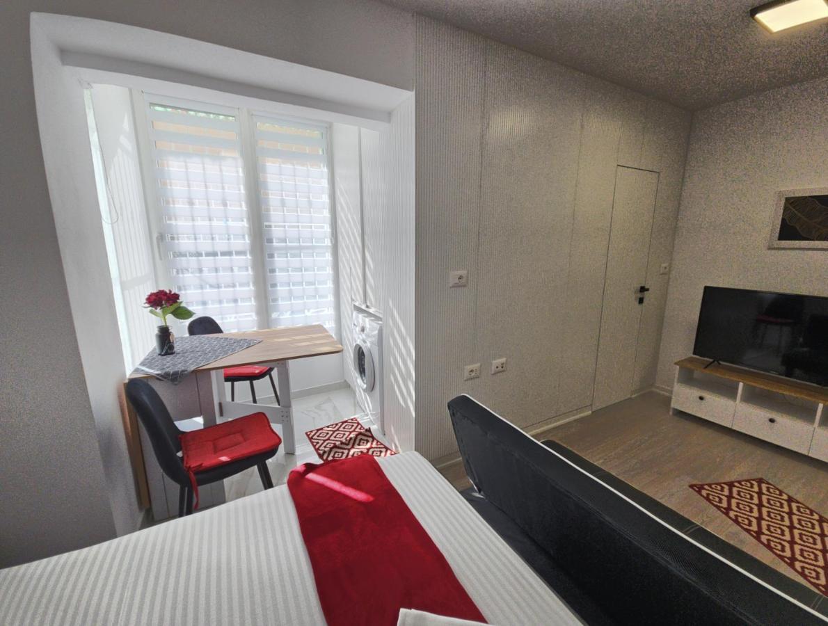 Tiny Rose Studio Тирана Экстерьер фото